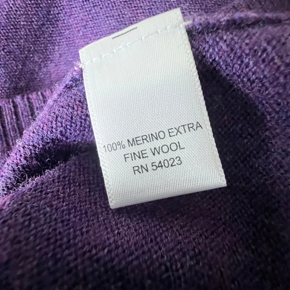 Banana Republic Men's Purple V-Neck 100% Merino‎ Wool Sweater Old Money Size L